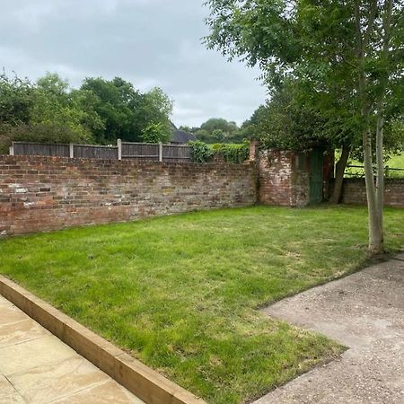Number 8 Apartment Tutbury Exterior photo