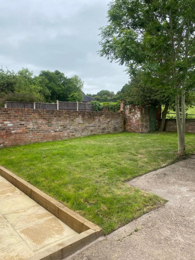 Number 8 Apartment Tutbury Exterior photo